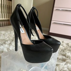 Steve Madden black leather Deeny 6b.